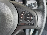 【アダプティブ・クルーズ・コントロール】予め設定した車速内でクルマが自動的に加減速。 前走車との適切な車間距離を維持しながら追従走行し、高速道路でのドライバーの疲労を軽減。「安全」をお求めください。