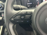 運転中、オーディオの操作をしてて、ハッとしたことはありませんか?ステアリングスイッチは、運転中でもハンドルでオーディオの操作が可能です。安全なドライブをサポートします。