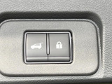 【パワーバックドア】スマートキーや運転席のボタンを押すだけでリアゲートが自動で開閉します!荷物を持っている時や、高い位置にあるバックドアを閉める際に便利な機能です♪