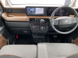 ◆◆◆運転席まわりはこのように機能的にまとまっています。インテリアもソフトパットの素材を使い高級感ありますね!
