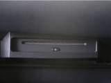 車内でCD DVDのメディアが楽しめます。