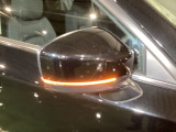 車両幅方向において最も外側にレイアウトされるので、第三者が視認しやすいドアミラーウィンカー!