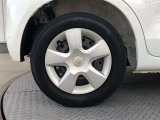 ホイールキャップもシャンパンゴールドの塗装が施されております!タイヤサイズは165/70R14です