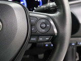 レーダークルーズコントロール作動時に車線維持に必要な運転操作の支援を行う「レーントレーシングアシスト(LTA)」を搭載しています。
