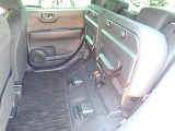 ◆チップアップ&ダイブダウン機構付【ULTR SEAT】は後席座面を左右分割で跳ね上げることができます。トランクで積載できない背の高い荷物をラクラク収納できます。ホンダ車ならではの人気装備です。