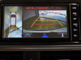 車両を上から見たような映像を映し出すパノラミックビューモニター付きです。