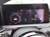 見やすいメーター類。 中央部のディスプレイには車両情報の表示や車両運転支援装備のON/OFFを行えます。