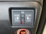 リアドアは乗り降りに便利な両側電動スライドドアです。また運転席に座っていながらスイッチ操作で自在にスライドドアを開け閉めできます。