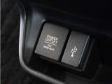 ◆USB接続端子◆スマホやiPodなどを接続して、いつもの音楽を車内でもお楽しみいただけます♪