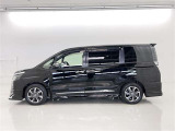 両側パワースライドドア付きだから、狭い駐車スペースなどでの 乗り降りラクラク!小さなお子さまのいるご家庭には嬉しい装備。