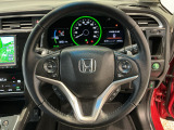 運転にかかわる様々な操作を安全に行えるように視点移動が少なく操作性に配慮されたスイッチ類が凝縮されたコクピットです。