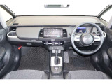 操作性に優れた運転席となります!小物入れや各ボタンの配置にこだわり、使いやすいです!座り心地もよく視認性も良好なのでロングドライブもお任せ下さい!