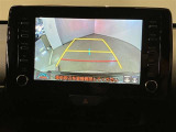 バックギアに入れると、このように後方が映し出されます!駐車の際とても安心!便利!最終確認はご自身の目と耳で必ず行ってください!