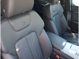 Audi正規ディーラーが高品質をお約束。高度な訓練・教育を受けたAudi専任メカニックが、100項目にもおよぶ精密な点検を実施。すべてクリアしたAudi車だけ、あなたのお手元に届けられるのです