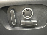 ◆パワーシート『電動パワーシートですので運転中のシート調節も安全に行えます。微調整も可能ですのであなただけのドライビングポジションを実現します。』