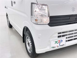 明るいライトが夜道を明るく照らしてくれます。 運転する上で、道路状況をいかに早く認識できるか重要なポイントです。 白色光が暗い道も明るく照らしてくれますよ。