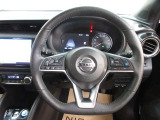 運転が楽しくなる明るく開放的な運転席まわりです。