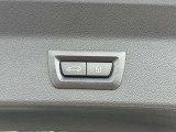 電動リアゲート装備です。バンパー下でのキックスイッチも装備されております。