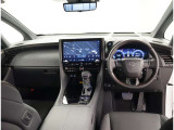 オシャレなインテリアで運転する気分も盛り上がりますよね^^