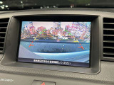 【バックカメラ】運転席から画面上で安全確認ができます。駐車が苦手な方にもオススメな便利機能です。
