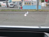 ヘッドアップディスプレイで様々な機能の作動状態をフロントガラスに投影します