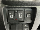 【両側パワースライドドア】両側がパワースライドドアになっており、運転席のスイッチやスマートキーでも開閉が可能です!開口部も広いので乗り降りも楽々♪