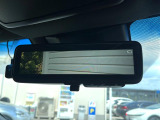 【デジタルインナーミラー】後席の大きな荷物や同乗者で後方が確認しづらい時でも安心!カメラが撮影した車両後方の映像をルームミラー内に表示。クリアな視界で状況の確認が可能です!