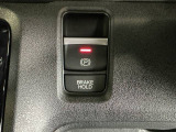 パーキングブレーキはスマートな電子制御式と合わせて渋滞時等にブレーキペダルから足を離しても停車状態を保持してくれるオートブレーキホールド機能で運転が楽になります。スタートはアクセルペダルを踏むだけ
