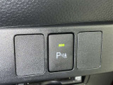 コーナーセンサーを車の前後に装備。障害物までの距離に応じて警告音を変えてお知らせ。縦列駐車時や駐車場・車庫などでの取り回しをサポートします。詳細は販売店スタッフまでおたずねください。