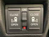 リアドアは乗り降りに便利な両側電動スライドドアです。また運転席に座っていながらスイッチ操作で自在にスライドドアを開け閉めできます。
