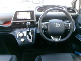 シエンタの運転席まわりです。