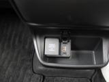 シガーソケットが付いているので、車から電源を取ることが出来ます!