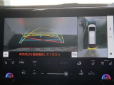 パノラミックビューモニター付きです。車両を上から見た様な映像を画面に表示。運転席からの目視だけでは見にくい、車両周辺の状況をリアルタイムでしっかり確認出来ます。