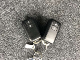 スマートキー2本付き!キーをポケットやカバンに入れておくだけでドアの施錠・開錠やエンジンスタートの操作が簡単です!