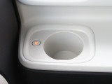 ホッとカップホルダーが運転席・助手席にあります。ホットドリンクをちょうど良い温度でキープしてくれる保温機能付で嬉しいです。