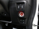 【両側電動スライド】スライドドアは両側電動スライドドアになっております。運転席からの開閉も出来、リモコンキーでも離れたところから開閉出来ますので大変便利な装備です。