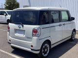 コンビネーションランプを高い位置に配置、後続車に見やすいデザインで安全にも配慮。