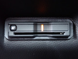 ■【ETC車載器】が装備されています。セットアップをしてお渡しとなり、ETCカードを差し込むだけで高速道路の利用が可能です。