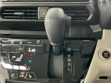 オートマチックシフトレバーは、手になじみ操作しやすい形状で安全運転にもつながります♪