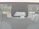 【プリクラッシュセーフティ】前方の車両等を検知し、衝突しそうな時は警報で注意を促し、ブレーキを踏む力をサポート。ブレーキを踏めなかった場合は衝突被害軽減ブレーキが作動、衝突回避をサポートします。