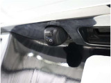 バックモニター付なので後退時に後方が見えるので安心。 車は構造上、死角がたくさんなので万が一を考えると必須ですね。 あくまで補助の為の装備、バックは目視で確認する事が重要ですよ。