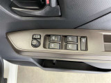 パワーウィンドウスイッチで運転席から全席の窓の開閉ができます♪