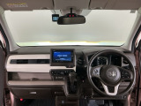 【前方視界】開放的な前方視界!運転がしやすく疲れにくいです♪窓が大きく、見通しがとっても良いおクルマですよ♪