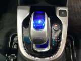 オートエアコンがついてますので、お好みの温度をセットするだけで風の強さや風量を自動で調整します。スイッチも簡単操作で快適に過ごせます。