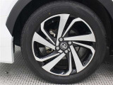 195/60R17タイヤ&17&times;6Jアルミホイール(切削光輝+ブラック塗装)を装着しています。
