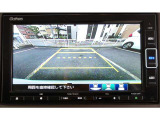 シフトレバーをリバース(バック)に入れるとナビ画面に自動でリアビューが映し出されます。運転が苦手な方、狭い車庫入れ等をサポートさせていただきます☆