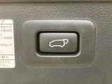 【パワーバックドア】スマートキーや運転席のボタンを押すだけでリアゲートが自動で開閉します!荷物を持っている時や、高い位置にあるバックドアを閉める際に便利な機能です♪