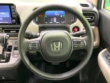 【純正革巻きステアリング】上質な革を使用することで、手にしっかり馴染みとても運転しやすいハンドルです♪