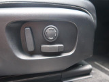 電動パワーシートですので運転中のシート調節も安全に行えます。微調整も可能ですのであなただけのドライビングポジションを実現します。