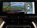 車両を上から見たような映像を映し出すパノラミックビューモニター付きです。